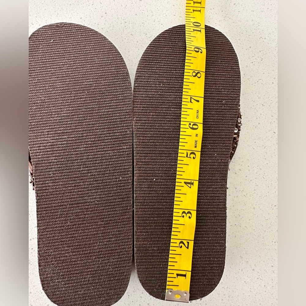 JUSTICE NWT BROWN FLIP FLOPS SHOES SIZE 8 (TWEEN-ADULT SIZE) - Picture 3 of 5
